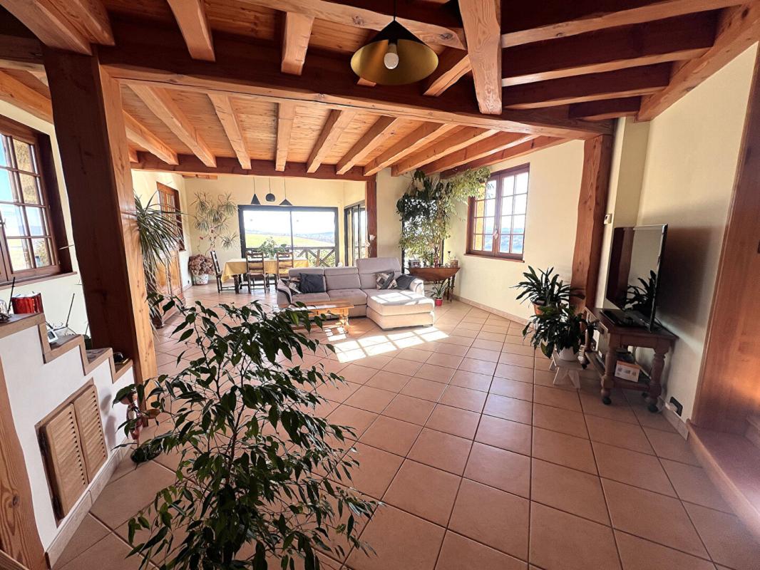 LETRA LETRA 69620 . Maison 8 pièces 190 m2 sur terrain de 1955m2 avec piscine et hangar 6
