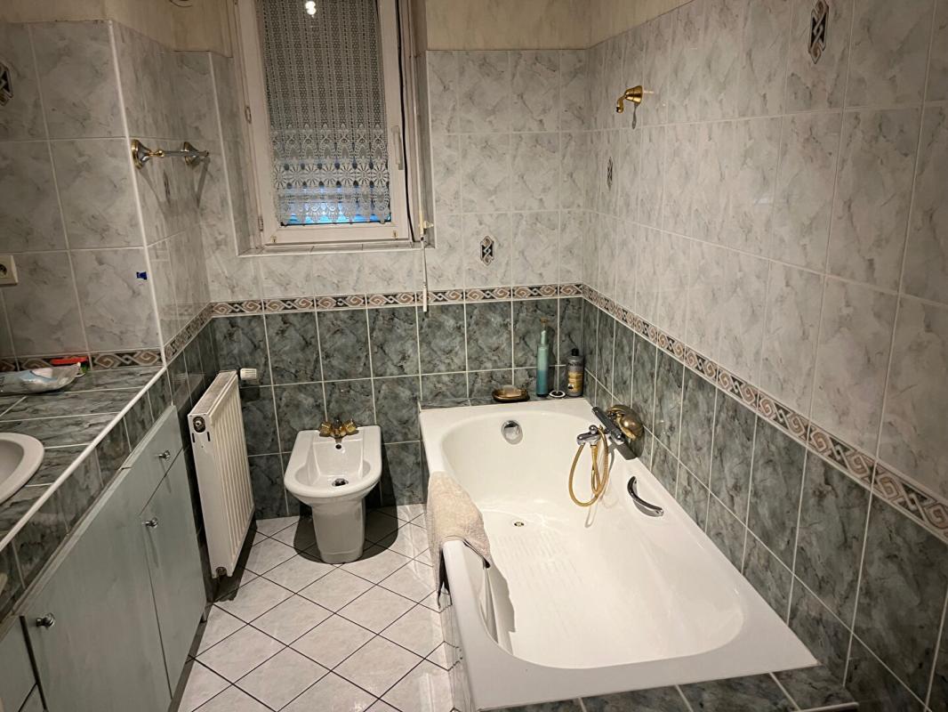 SAINT-JOUAN-DES-GUERETS Maison + Hangar Saint Jouan Des Guerets 8 pièce(s) 193 m2 terrain 8725 M² 12