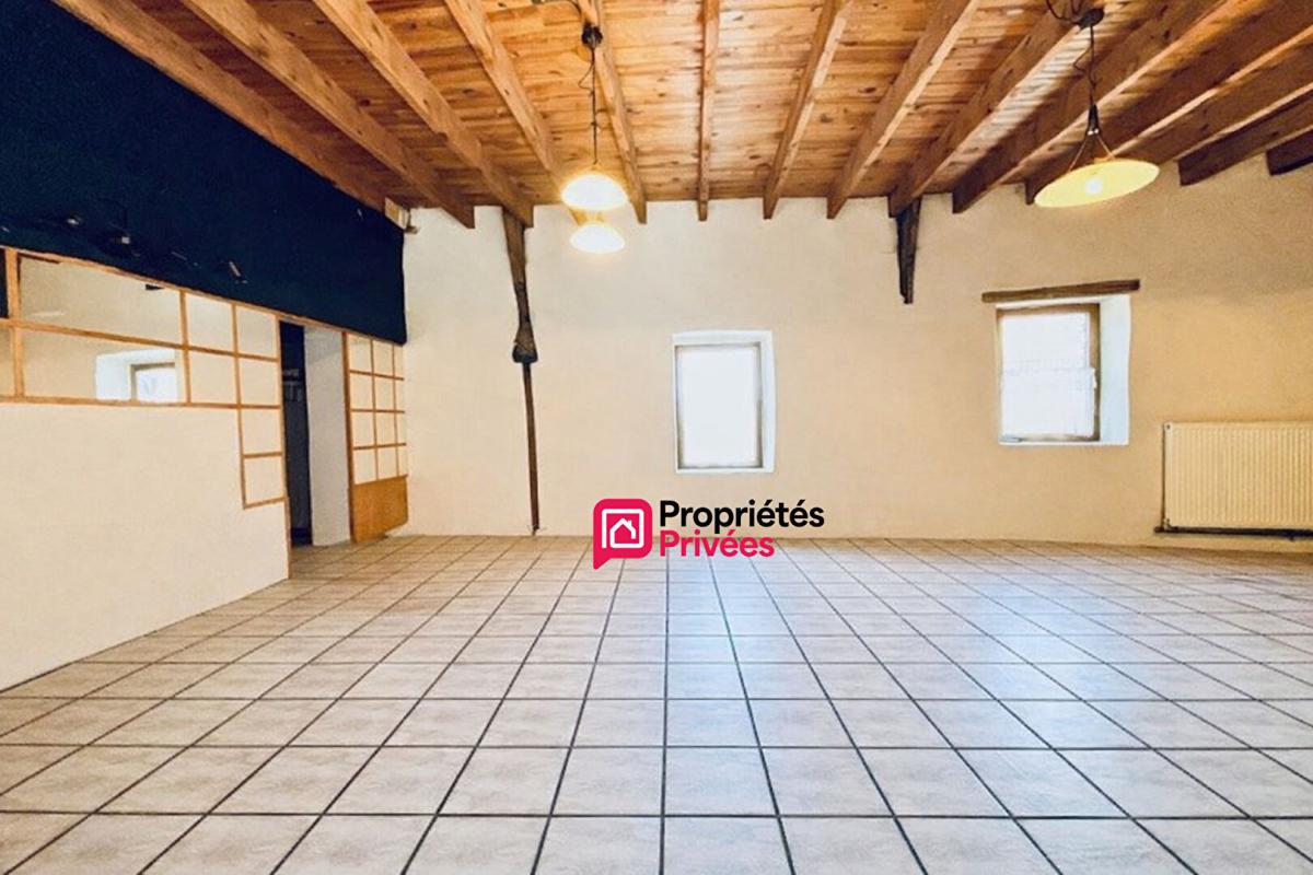 CEYSSAT Maison de caractère en pierre 6 pièces de 300 m2 sur terrain 344 m2 10