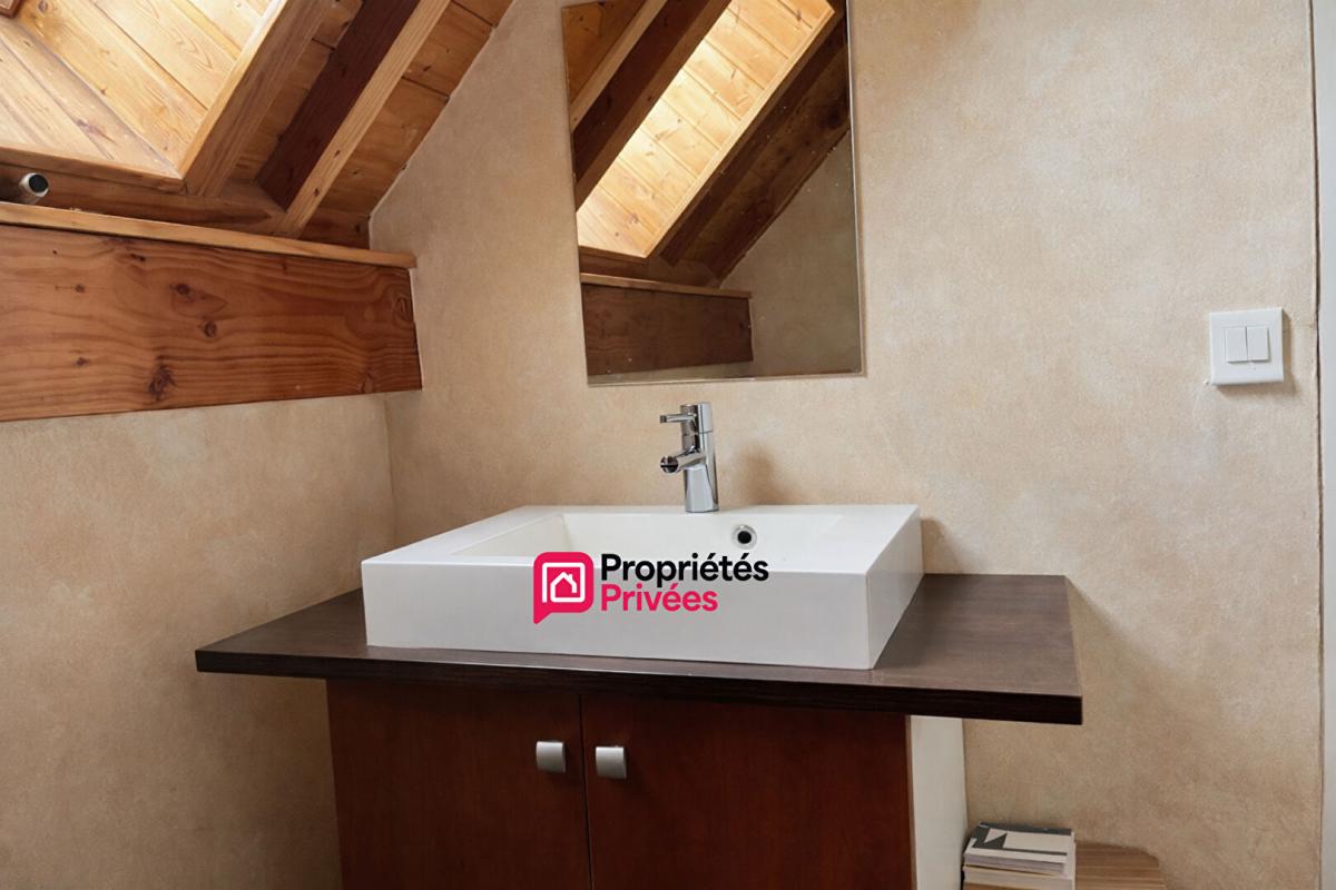 CEYSSAT Maison de caractère en pierre 6 pièces de 300 m2 sur terrain 344 m2 15