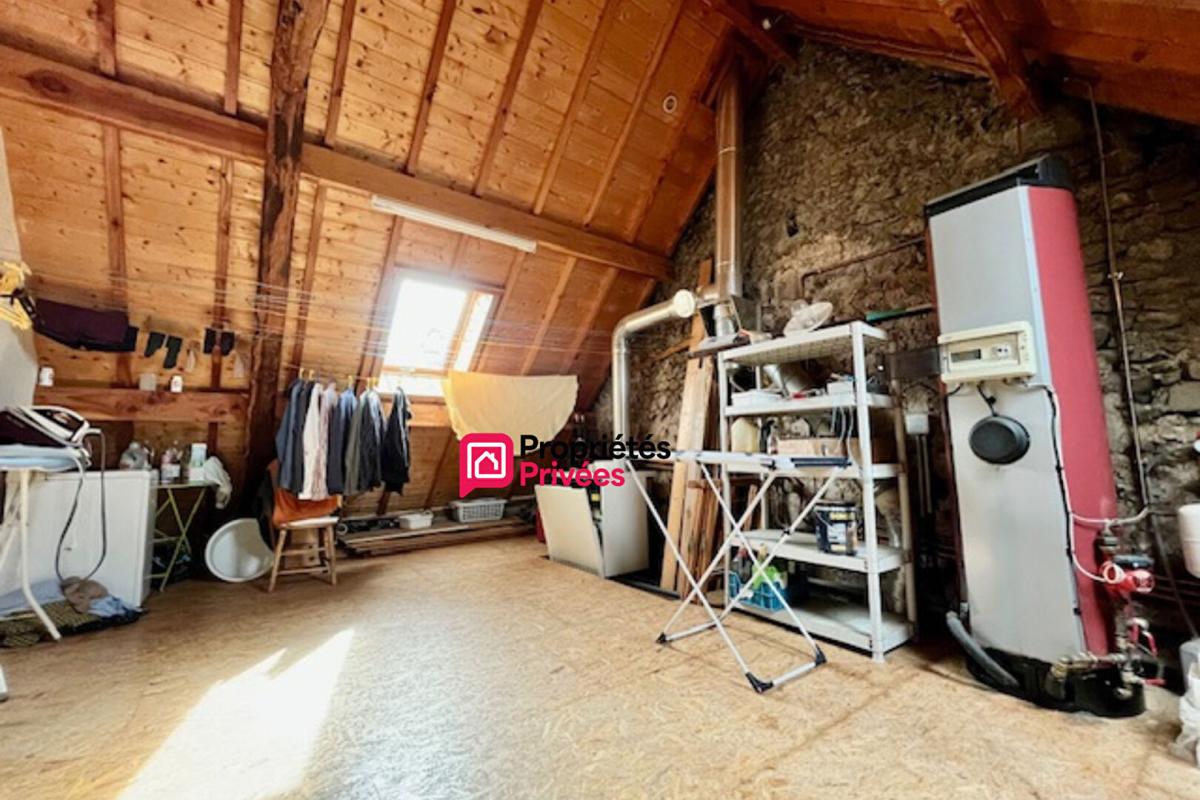 CEYSSAT Maison de caractère en pierre 6 pièces de 300 m2 sur terrain 344 m2 17