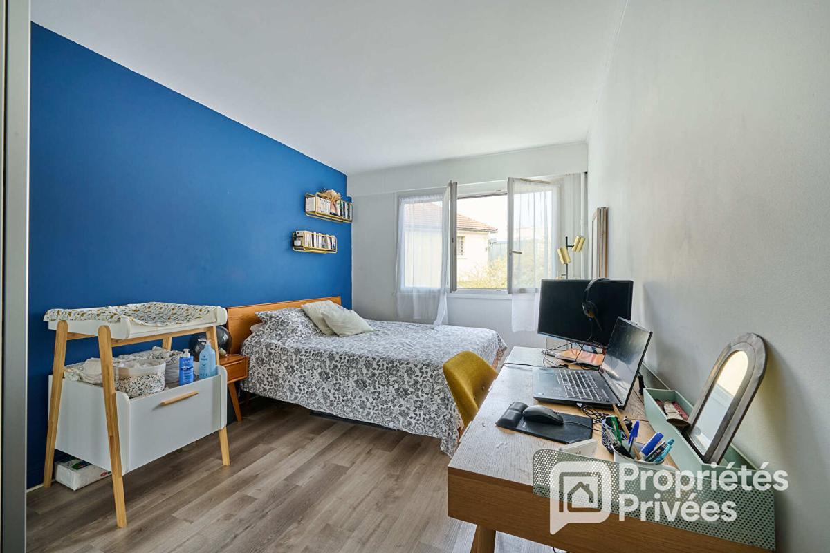 CLAMART Appartement 4 pièces, avec balcon, cave, parking 10