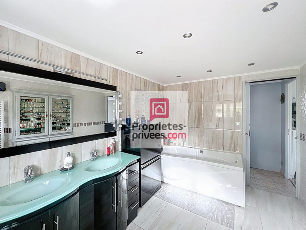 RAMBOUILLET Maison Orcemont 4 chambres et 1 bureau 5