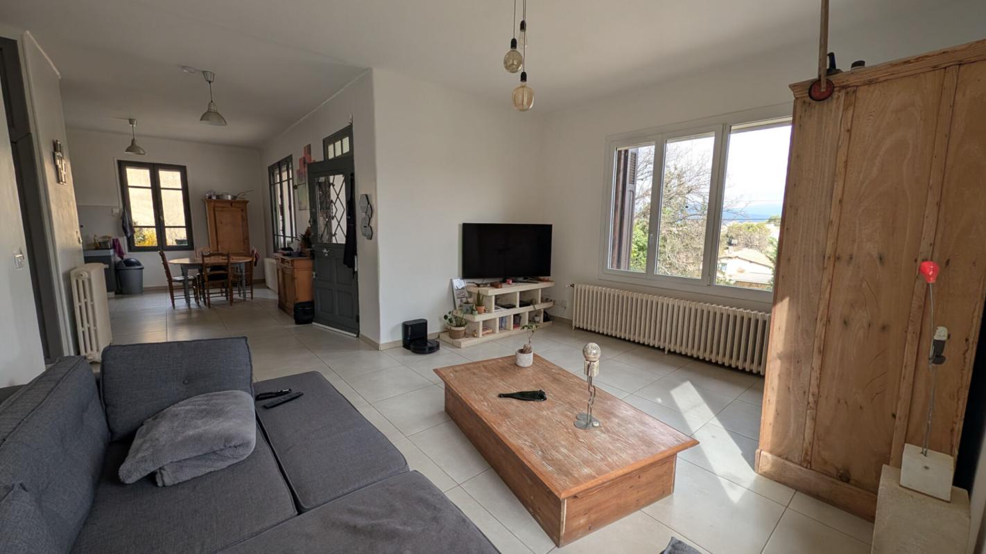 APT Maison rénovée sur Apt 6