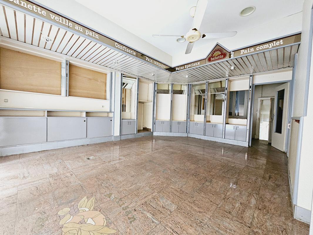 SAINT-DOULCHARD SAINT DOULCHARD IMMEUBLE DE 285M² GARAGE DEPENDANCES 5