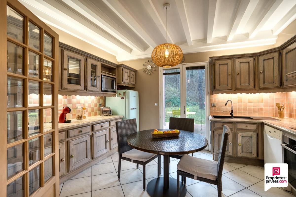 FONTAINES-SAINT-MARTIN Magnifique maison familiale de 158 m2  + sous sol - Terrain  2445 m2 11