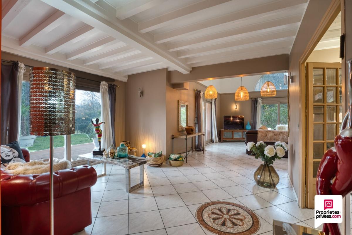 FONTAINES-SAINT-MARTIN Magnifique maison familiale de 158 m2  + sous sol - Terrain  2445 m2 3