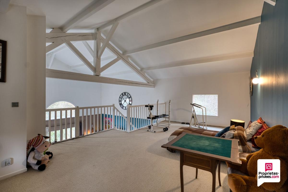 FONTAINES-SAINT-MARTIN Magnifique maison familiale de 158 m2  + sous sol - Terrain  2445 m2 6