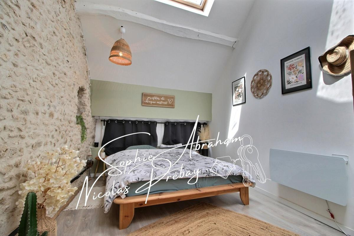 ANGERVILLE Maison en pierres de 6 pièces, 4 chambres avec jardin et terrasse 10