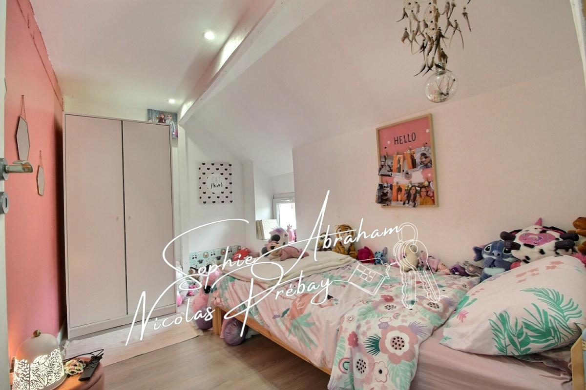 ANGERVILLE Maison en pierres de 6 pièces, 4 chambres avec jardin et terrasse 12