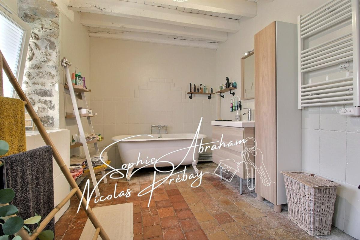 ANGERVILLE Maison en pierres de 6 pièces, 4 chambres avec jardin et terrasse 13