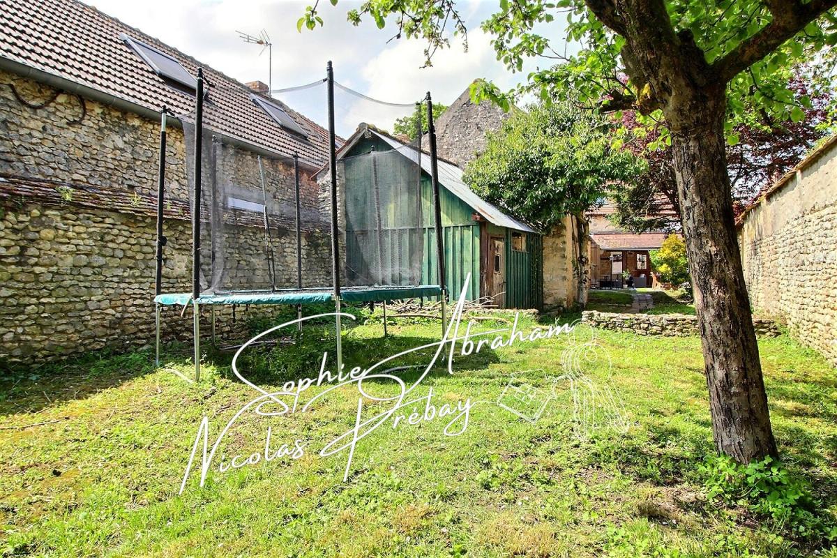 ANGERVILLE Maison en pierres de 6 pièces, 4 chambres avec jardin et terrasse 16