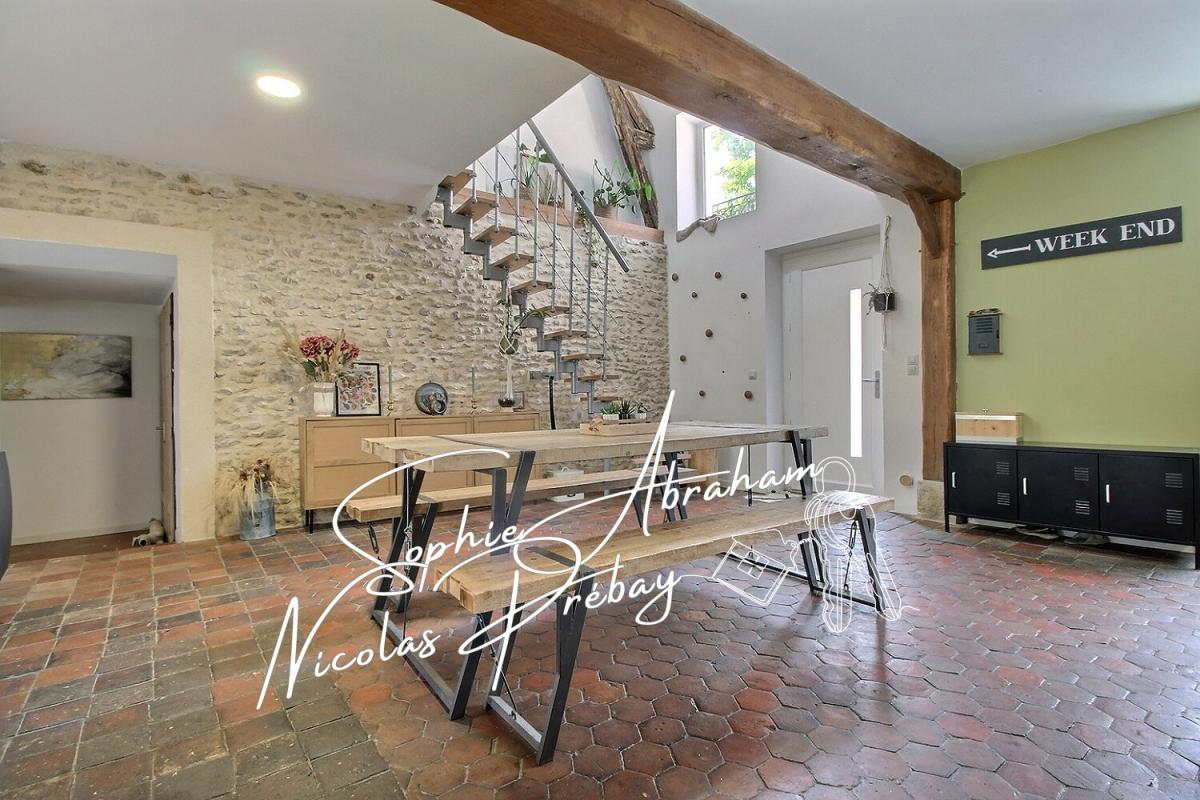 ANGERVILLE Maison en pierres de 6 pièces, 4 chambres avec jardin et terrasse 4