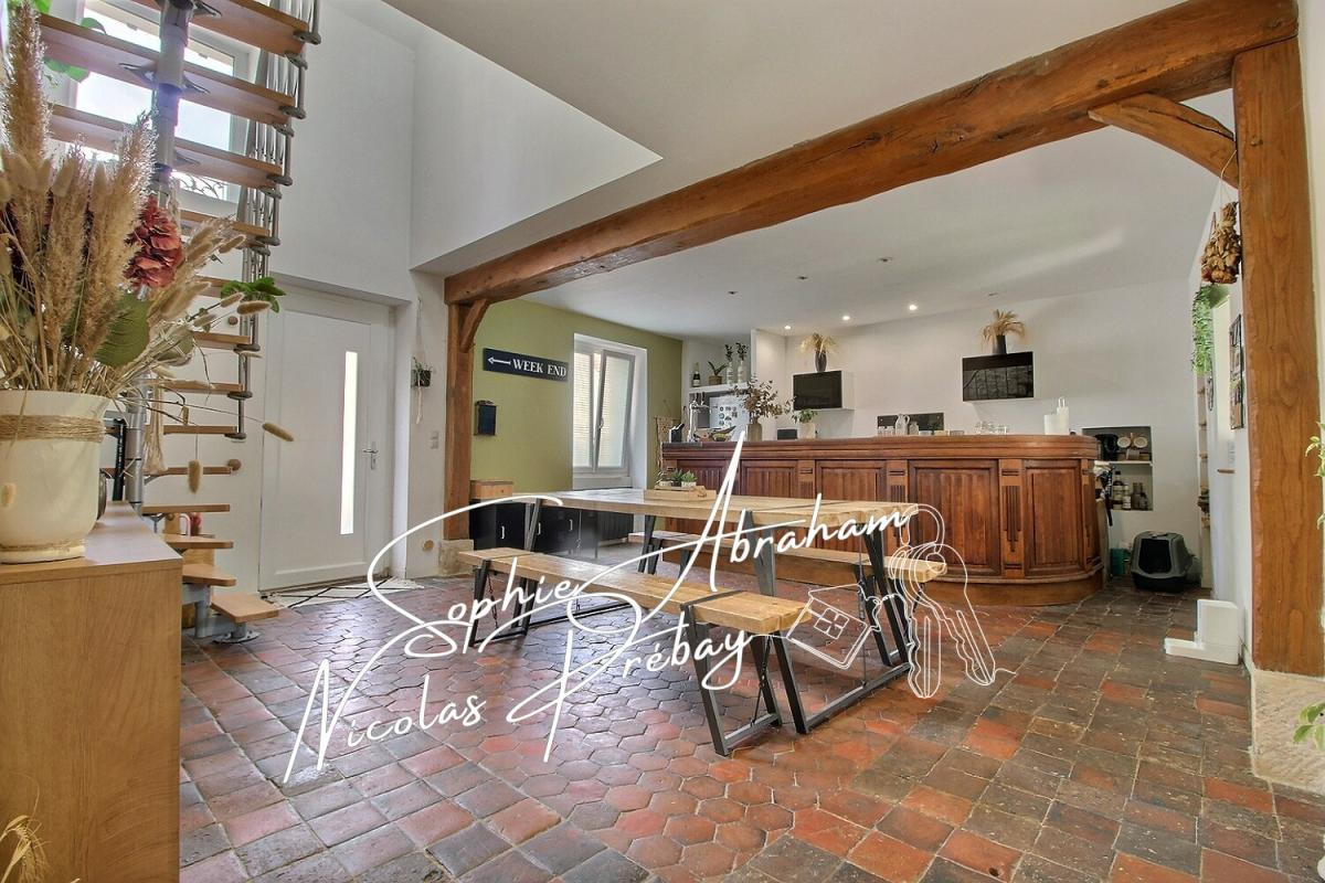 ANGERVILLE Maison en pierres de 6 pièces, 4 chambres avec jardin et terrasse 6