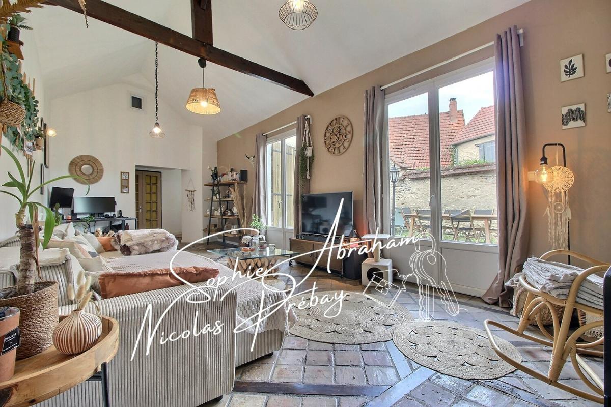 ANGERVILLE Maison en pierres de 6 pièces, 4 chambres avec jardin et terrasse 7