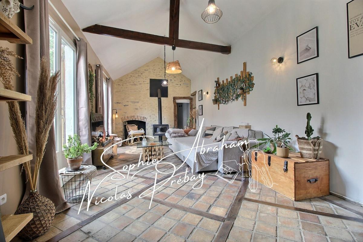 ANGERVILLE Maison en pierres de 6 pièces, 4 chambres avec jardin et terrasse 8