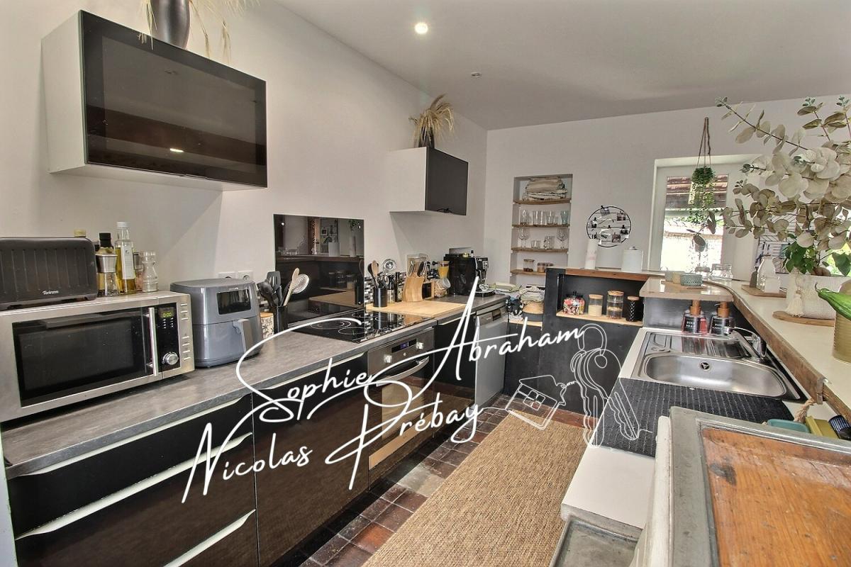 ANGERVILLE Maison en pierres de 6 pièces, 4 chambres avec jardin et terrasse 9