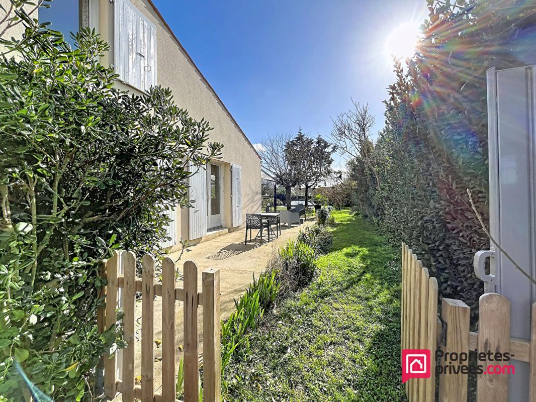 MARSILLY Marsilly - Maison familiale de plain pied de 131m2 sur parcelle de 1000m2 - Piscine - 2 Garages 1