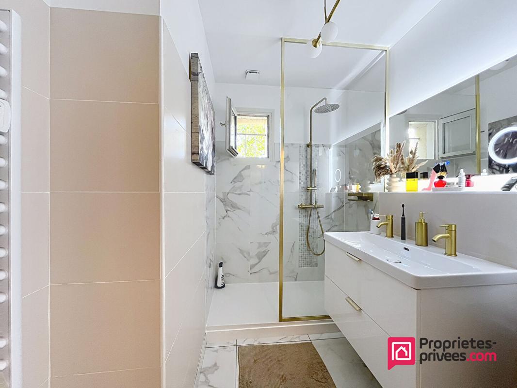 MARSILLY Marsilly - Maison familiale de plain pied de 131m2 sur parcelle de 1000m2 - Piscine - 2 Garages 15