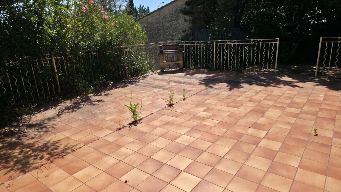 VILLENEUVE-LES-AVIGNON 30400 VILLENEUVE LES AVIGNON, VILLA DE 163 M² AVEC 5 CHAMBRES SUR 743 M² SE TERRAIN CLOS 8