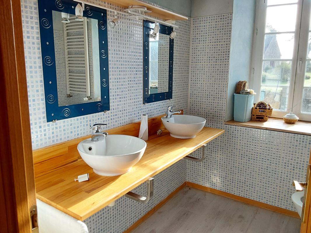 GLOMEL Maison Glomel 5 pièce(s) 171 m2 10