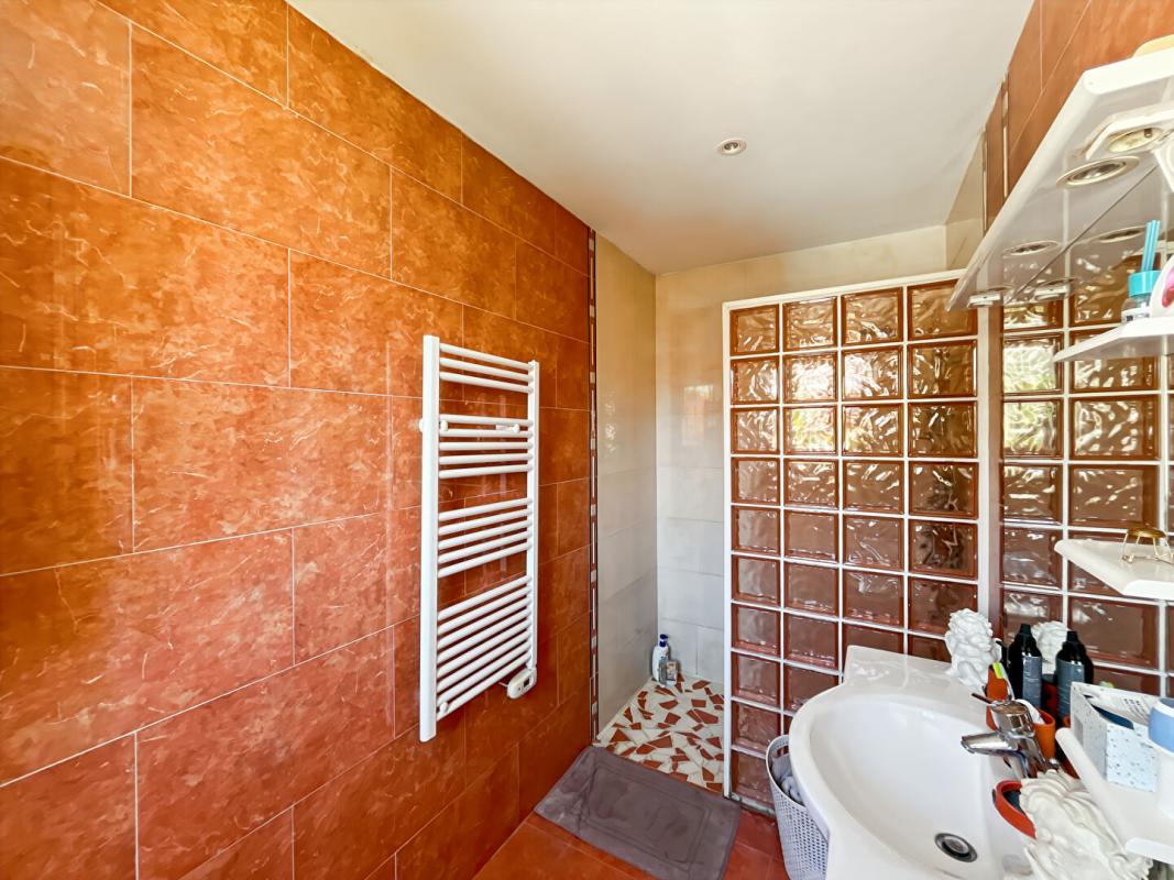 AMBARES-ET-LAGRAVE Maison familiale 150 m² à vendre à Ambarès - 4 chambres - Piscine - Garage - Proche Bordeaux 14