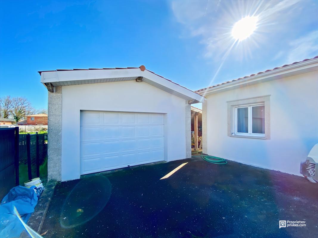 AMBARES-ET-LAGRAVE Maison familiale 150 m² à vendre à Ambarès - 4 chambres - Piscine - Garage - Proche Bordeaux 16