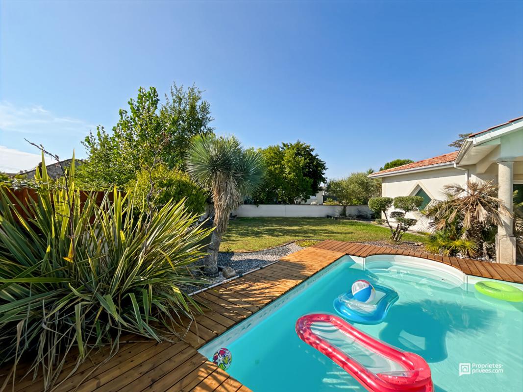 AMBARES-ET-LAGRAVE Maison familiale 150 m² à vendre à Ambarès - 4 chambres - Piscine - Garage - Proche Bordeaux 8