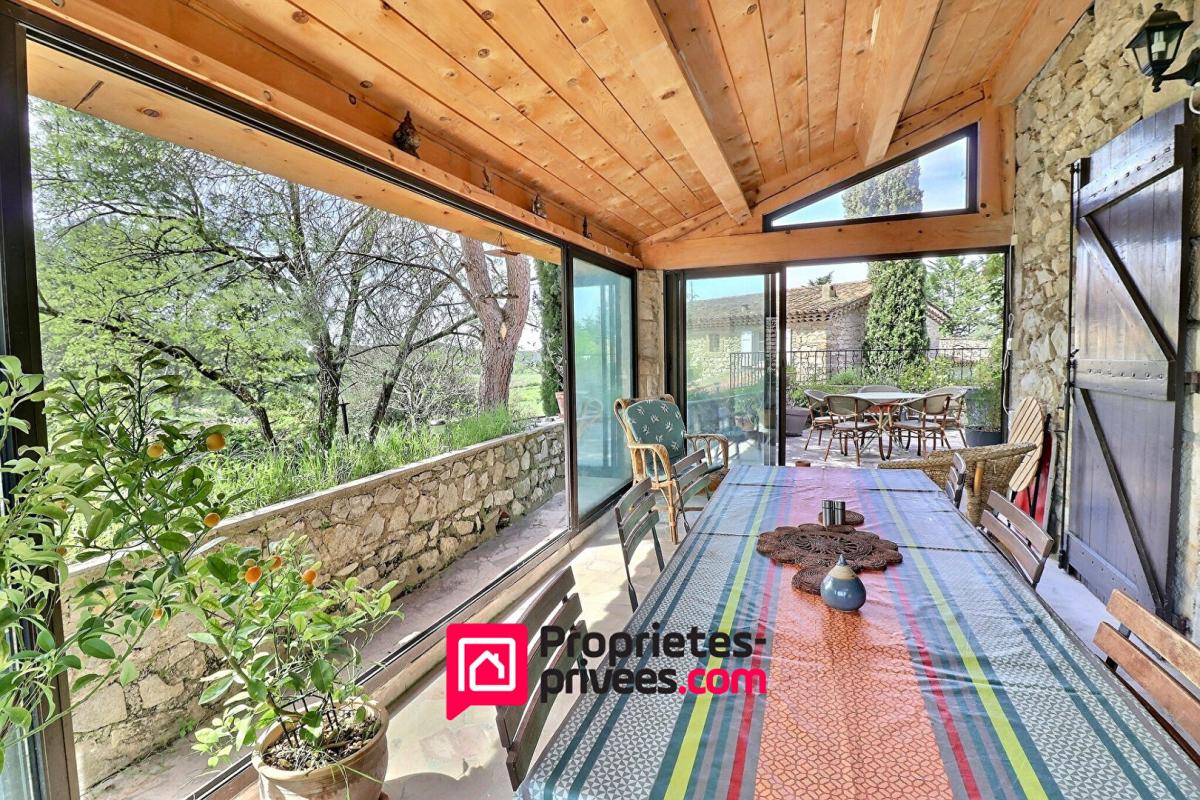 UZES Mas de village avec terrain attenant et piscine 10