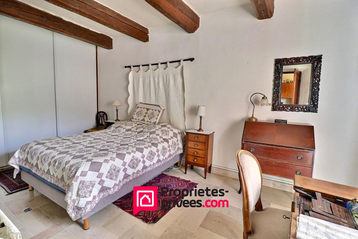 UZES Mas de village avec terrain attenant et piscine 14