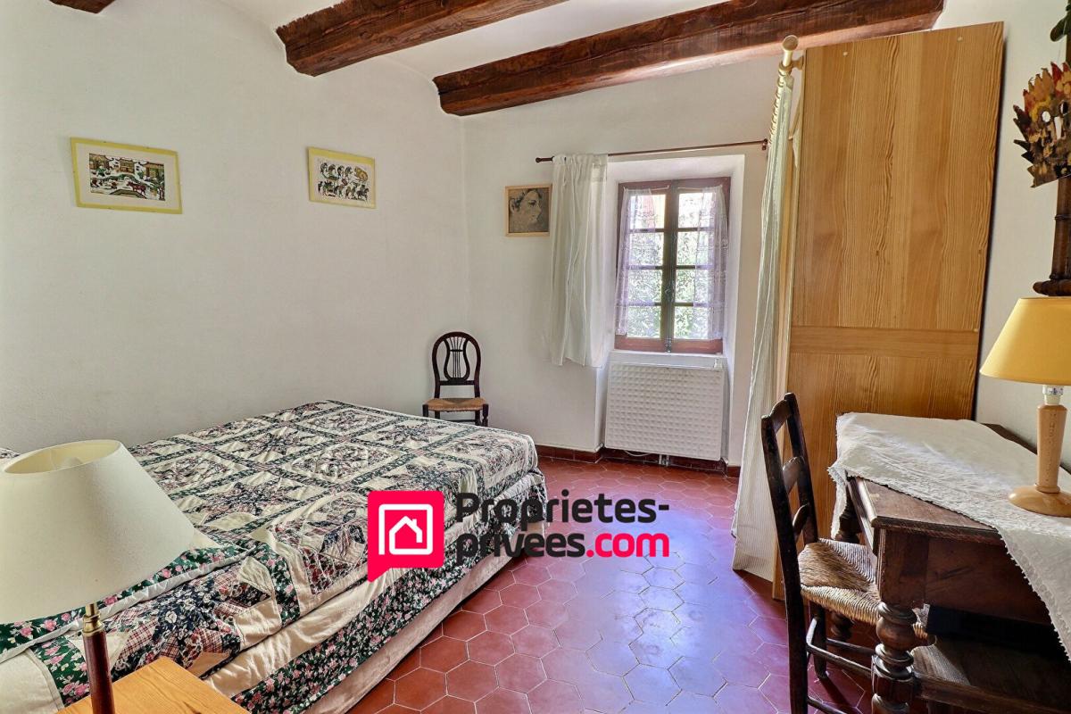 UZES Mas de village avec terrain attenant et piscine 16