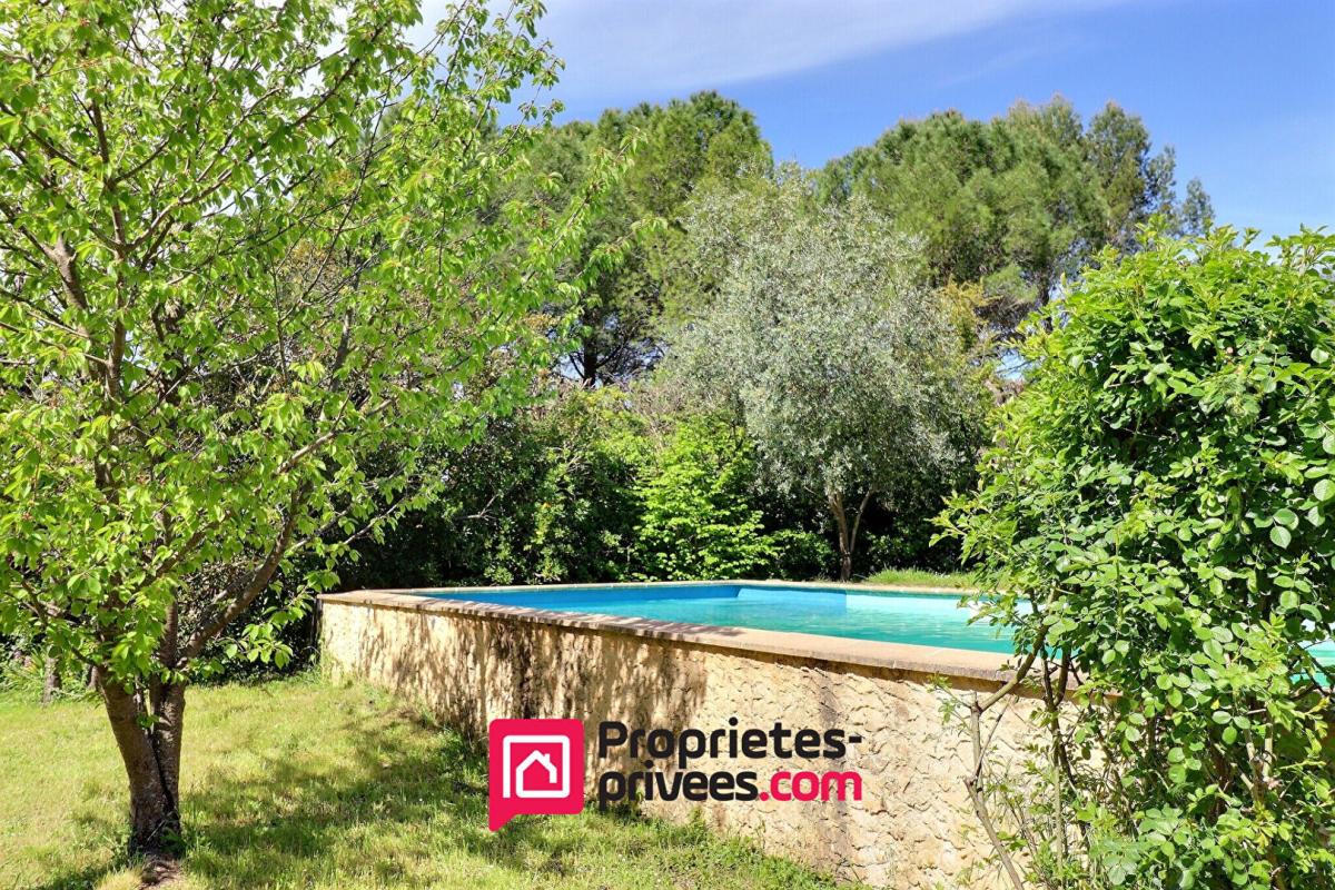 UZES Mas de village avec terrain attenant et piscine 17