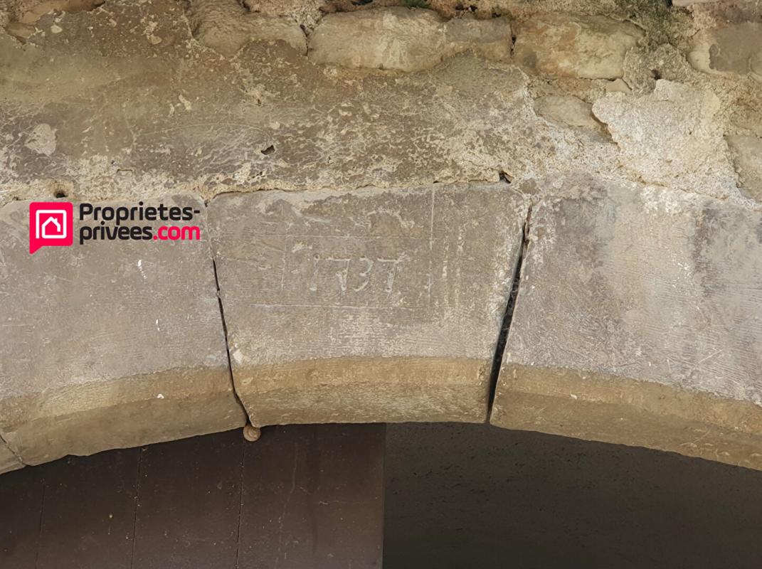 UZES Mas de village avec terrain attenant et piscine 18