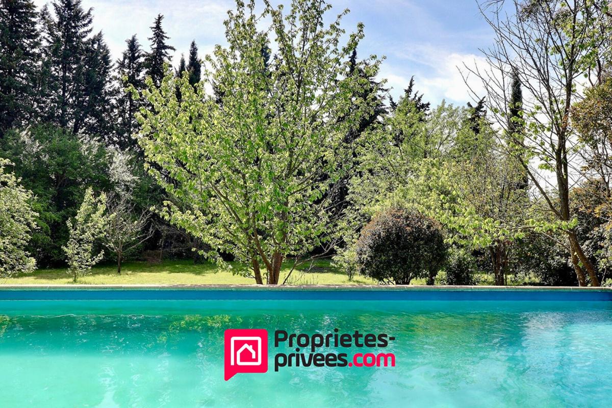 UZES Mas de village avec terrain attenant et piscine 7