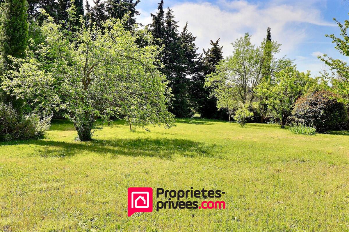 UZES Mas de village avec terrain attenant et piscine 8