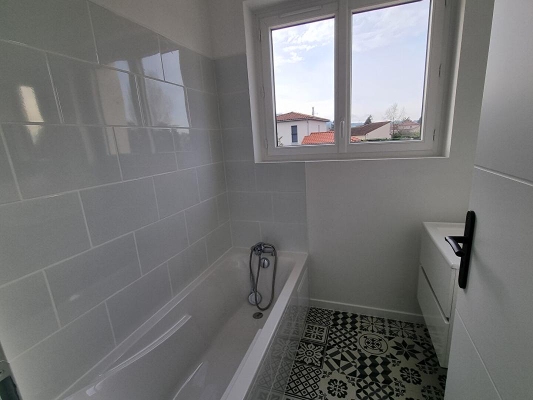 LES CHERES Maison Les Cheres 6 pièces 151 m2, garage, jardin 10