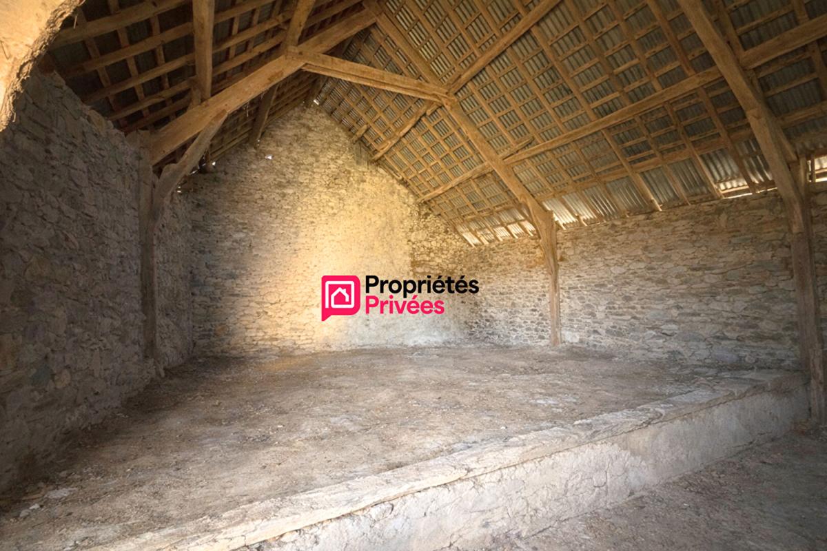 CHAPDES-BEAUFORT Maison de caractère en pierre à vendre Chapdes Beaufort de 120 m2 avec dépendances sur 960m² de terrain 17