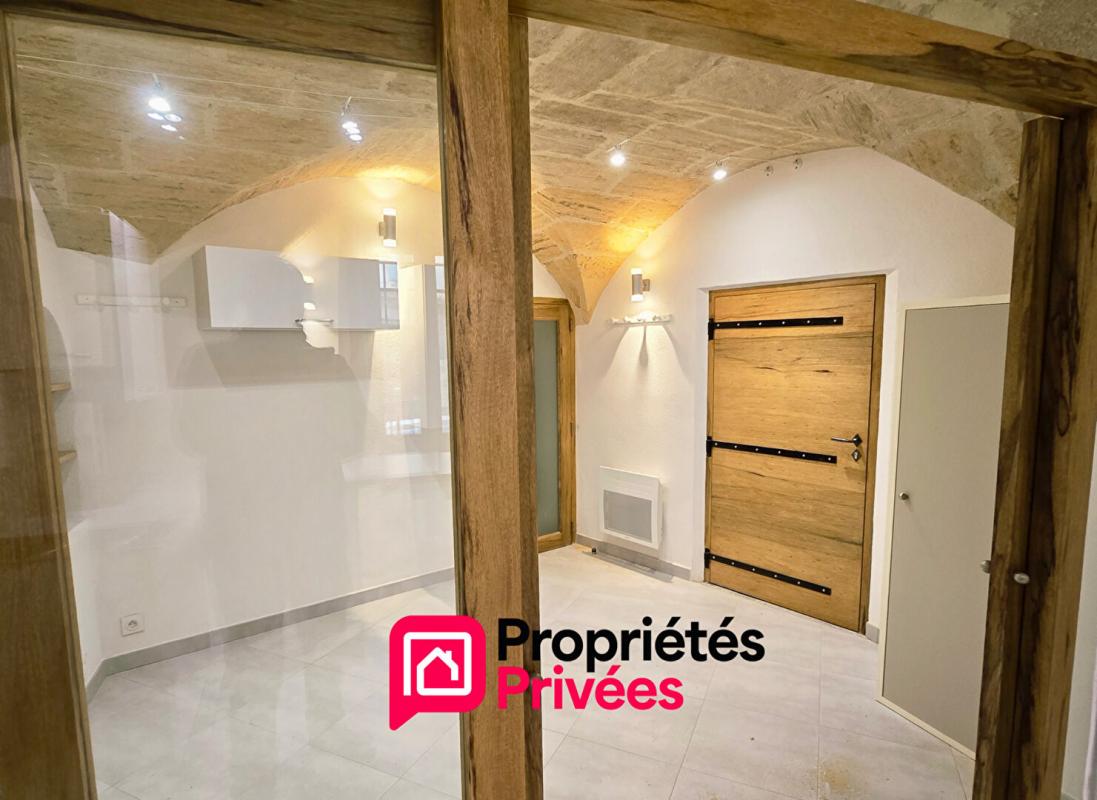 UZES Uzes, centre ville, studio avec cave voutée 3