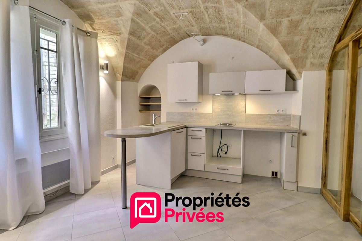 UZES Uzes, centre ville, studio avec cave voutée 7