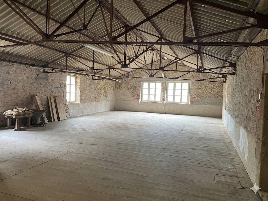 MAISONNAIS-SUR-TARDOIRE Proche de Rochechouart , authentique moulin avec rivière et chute d'eau -cadre naturel exceptionnel- 17