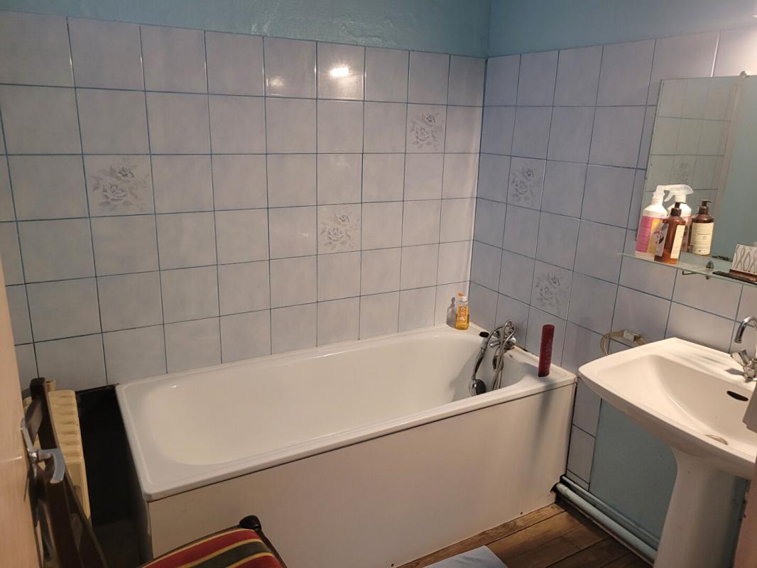 FONTENAY-LE-COMTE Maison de 4 chambres à Saint Martin De Fraigneau ,144 m2 11