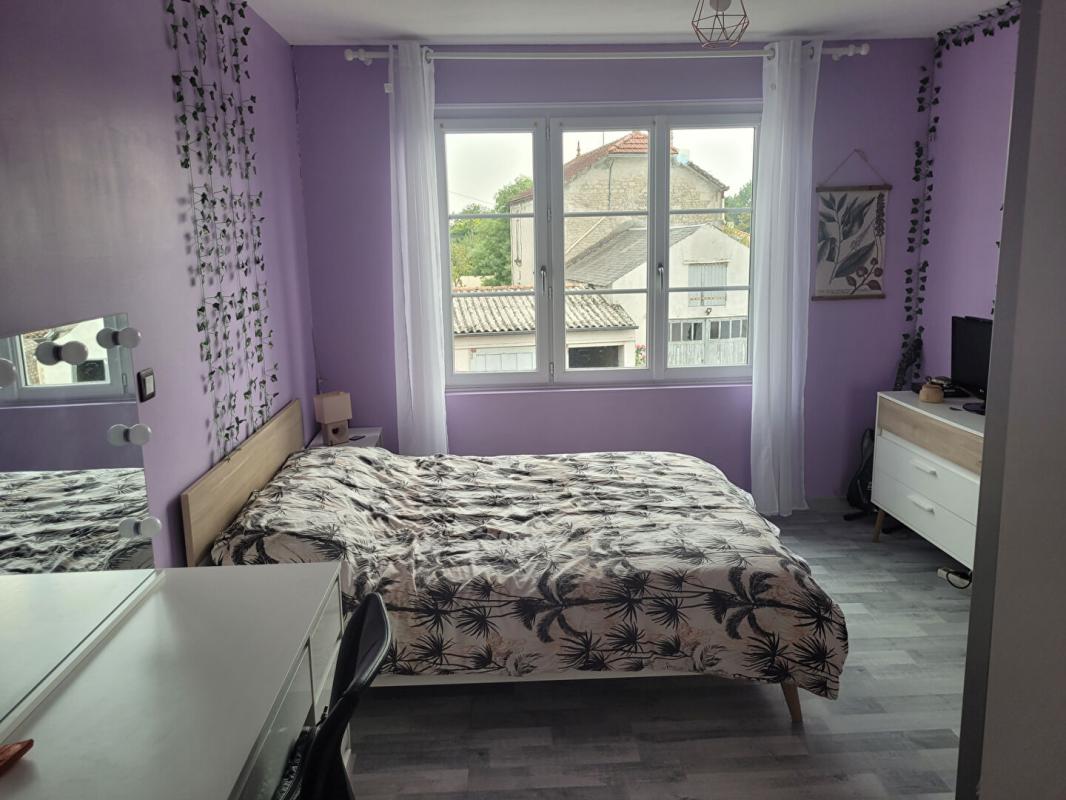 FONTENAY-LE-COMTE Maison de 4 chambres à Saint Martin De Fraigneau ,144 m2 5