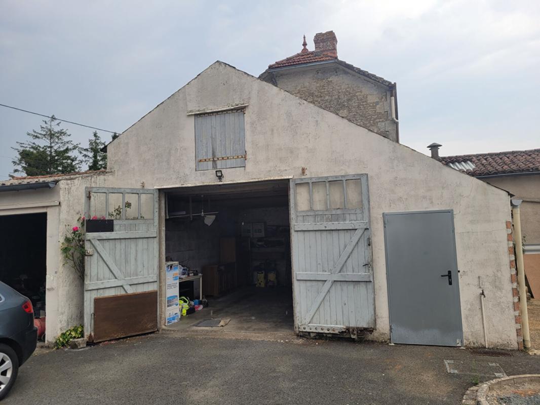 FONTENAY-LE-COMTE Maison de 4 chambres à Saint Martin De Fraigneau ,144 m2 9