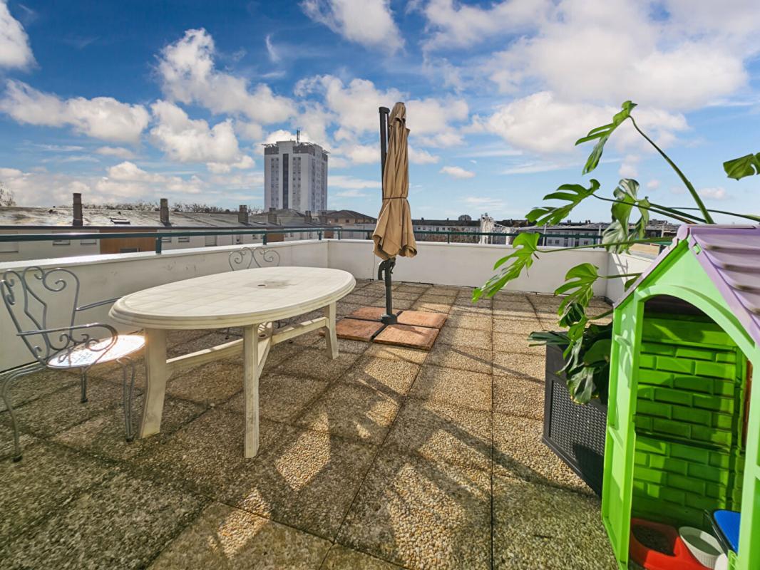 ANGERS Appartement T4 au dernier étage avec terrasse et balcon ? Secteur Louis Gain à Angers 2