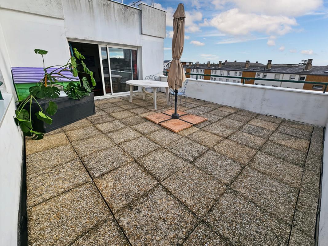 ANGERS Appartement T4 au dernier étage avec terrasse et balcon ? Secteur Louis Gain à Angers 3