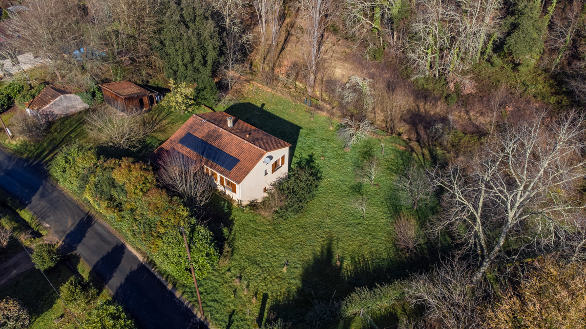 COUZE-ET-SAINT-FRONT Maison individuel, +/-80 m2 , grande sous-sol 6pieces,  3 chambres, atelier en bois, jardin et bois 1