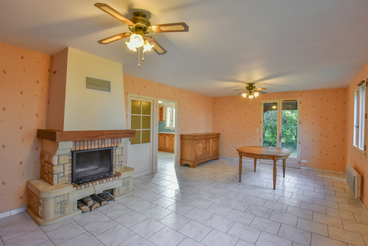 COUZE-ET-SAINT-FRONT Maison individuel, +/-80 m2 , grande sous-sol 6pieces,  3 chambres, atelier en bois, jardin et bois 10