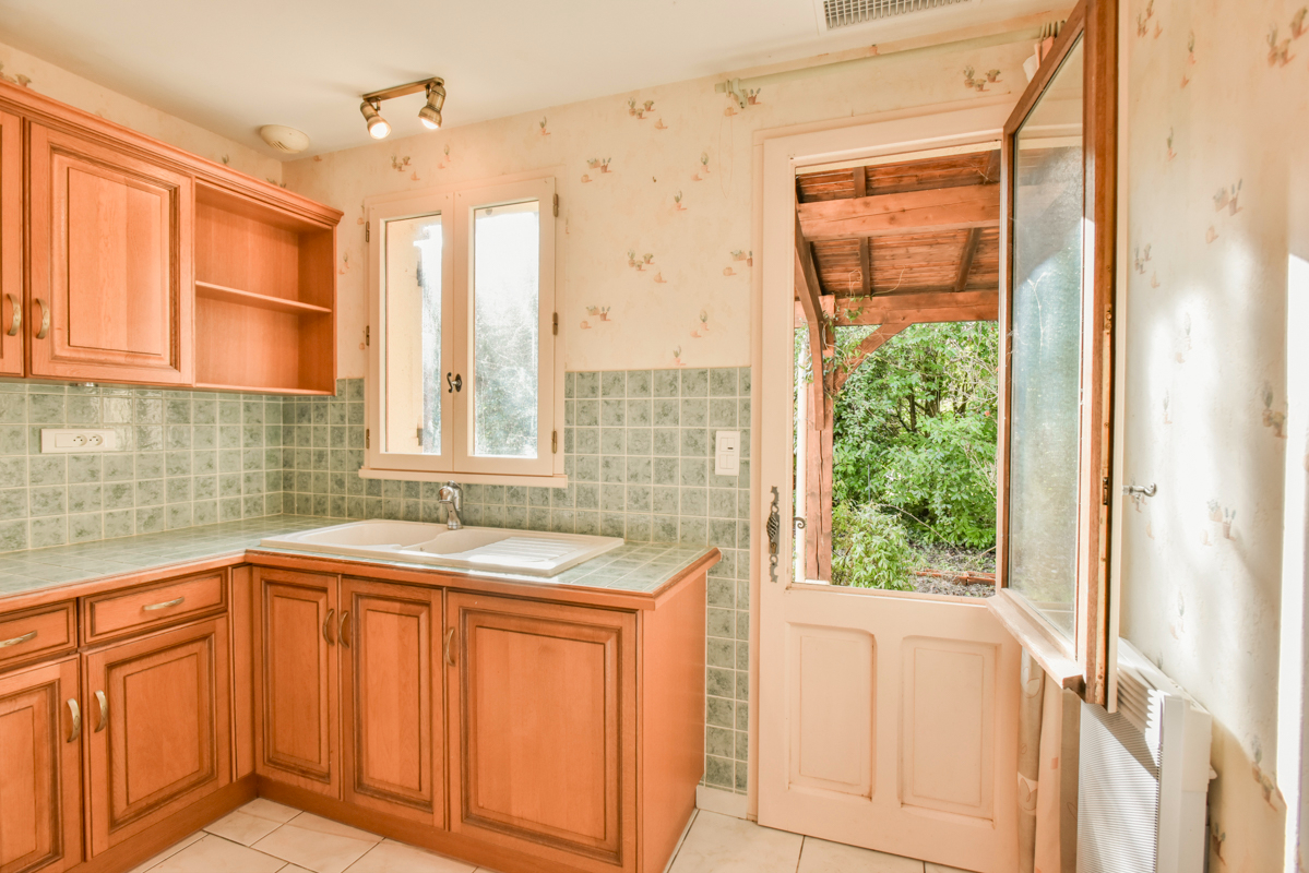 COUZE-ET-SAINT-FRONT Maison individuel, +/-80 m2 , grande sous-sol 6pieces,  3 chambres, atelier en bois, jardin et bois 6