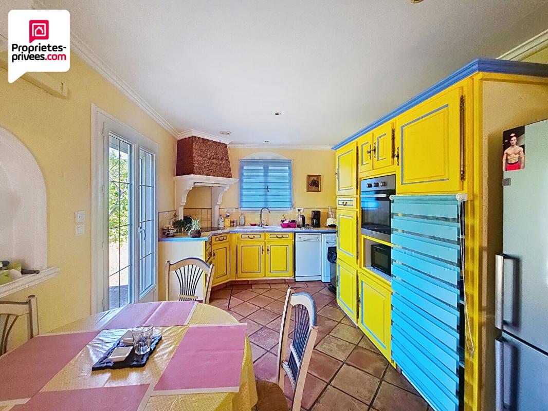 SAINT-CEZAIRE-SUR-SIAGNE VILLA DE PLAIN PIED D'environ 162 m2 avec PISCINE ET TERRAIN PLAT ET CLOS 12