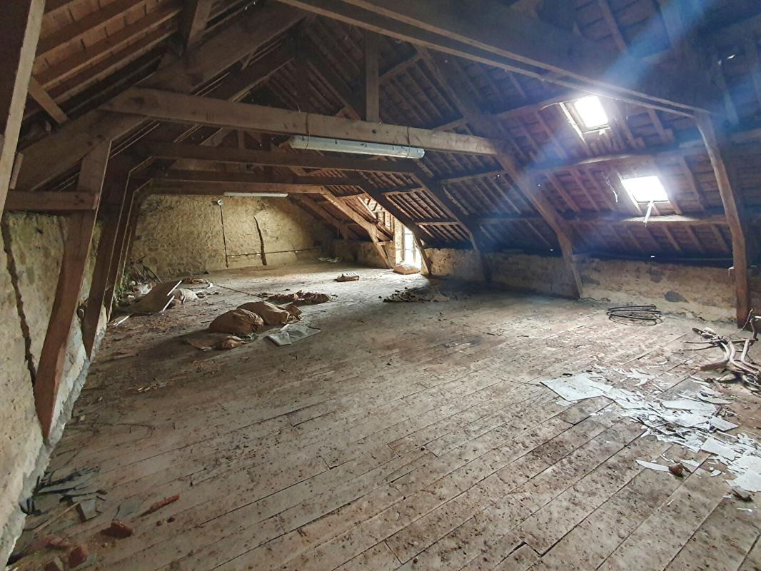 PLUMÉLIAU-BIEUZY LONGERES A RENOVER ET HANGAR 12